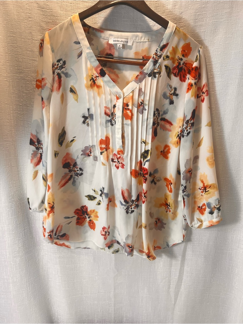 Rose & Olive Cream Floral V-Neck Pintuck Blouse with Orange Accents Size Medium